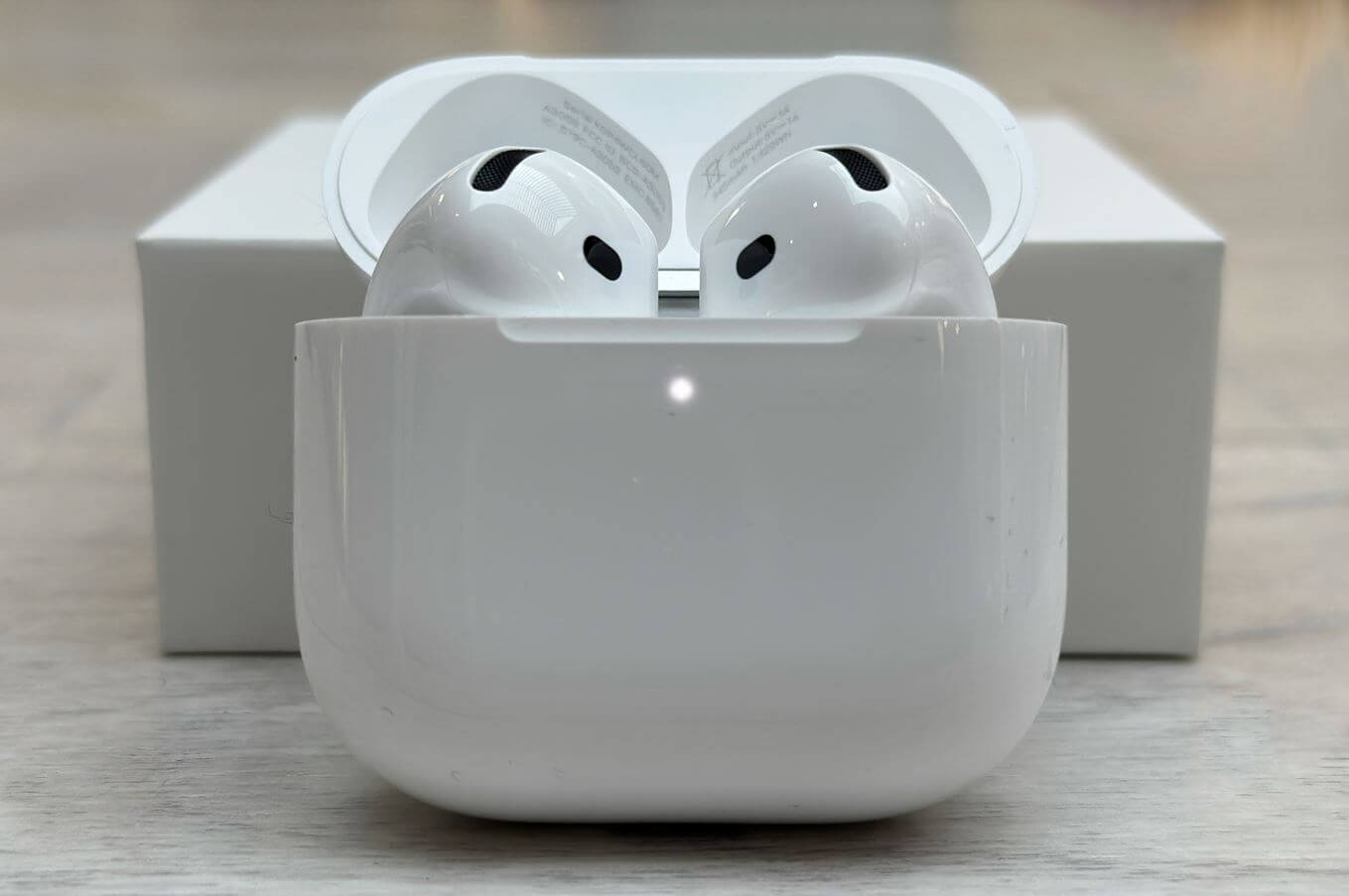 Как будут выглядеть новые AirPods. Новый кейс сделает наушники чуть легче и проще в использовании. Фото: macworld.com. Фото.