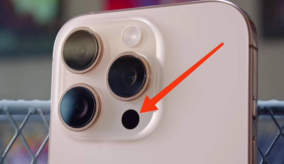 Что за черная точка у камеры iPhone сзади и для чего она нужна
