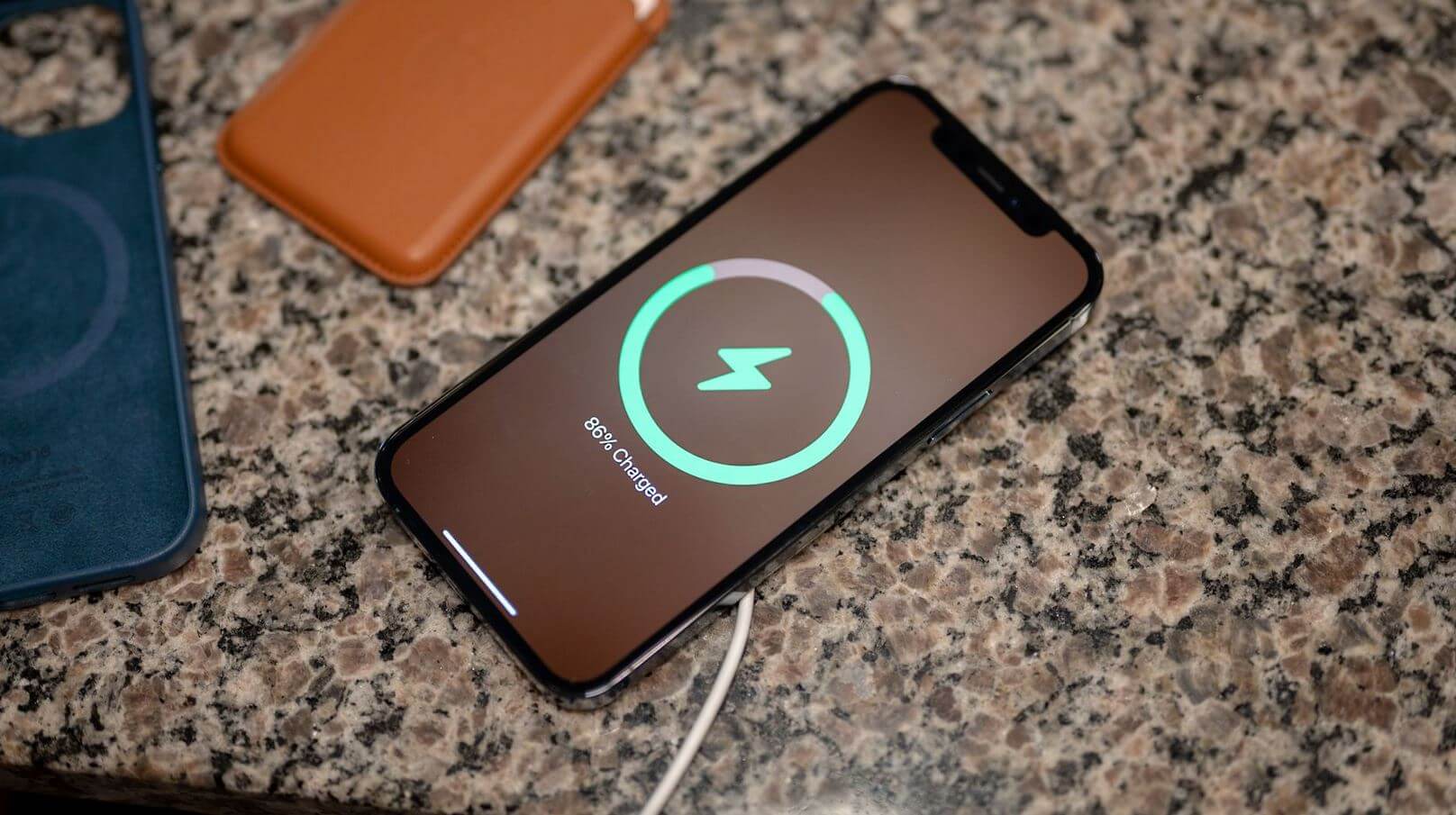 Нашел крутые зарядки для iPhone: стоят дешевле, чем у Apple, не убивают батарею и даже дружат с Андроидом