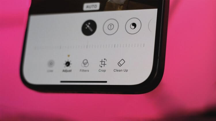 Apple показала, как удалить любой объект с фото на iPhone и вернуть его обратно при необходимости. Волшебный ластик на iPhone — очень удобная штука. Изображение: slashgear.com. Apple показала, как удалить любой объект с фото на iPhone и вернуть его обратно при необходимости. Волшебный ластик на iPhone — очень удобная штука. Изображение: slashgear.com. Фото.