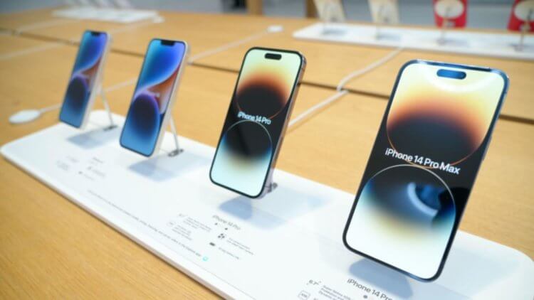 Откуда берутся уценённые iPhone в России и стоит ли их покупать в 2025 году. Фото.
