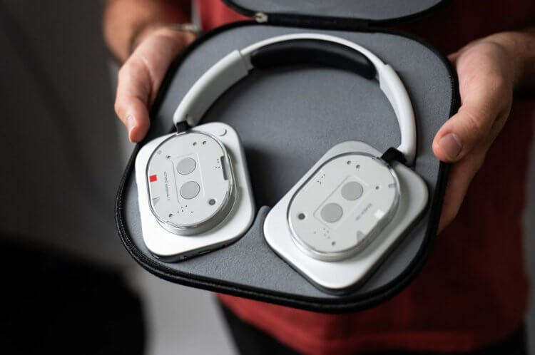 Сравнение Nothing Headphone (1) и AirPods Max. Какие полноразмерные наушники выбрать для iPhone в 2025. Фото.