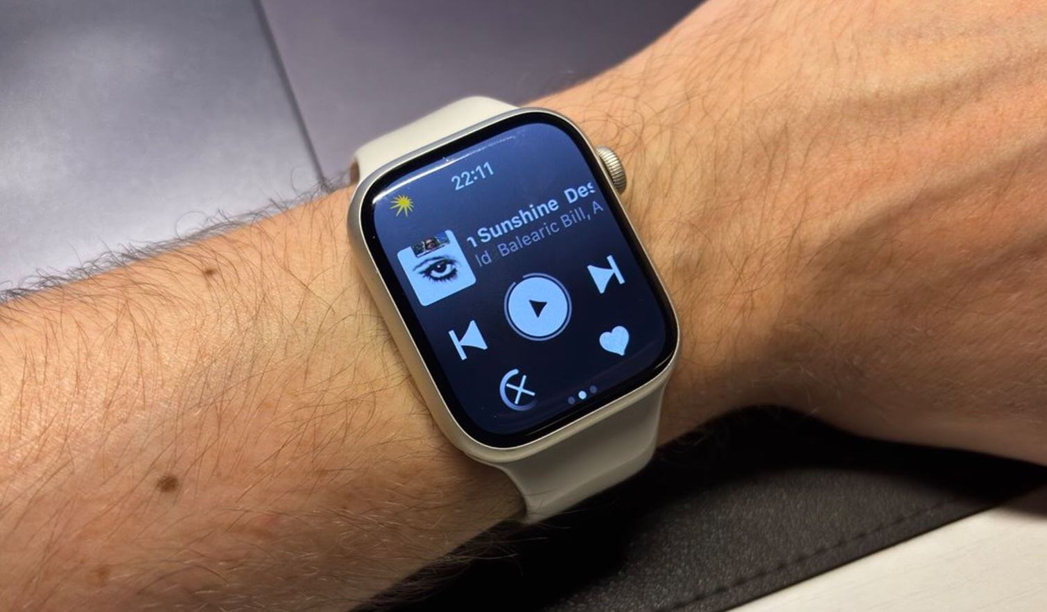 В Яндекс Музыке на Apple Watch появился офлайн-режим, чтобы мог слушать ее без iPhone