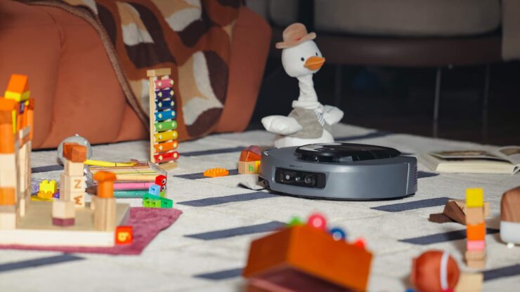 Навигация в роботе-пылесосе. Пылесос легко распознает даже детские игрушки и объедет их. Фото.