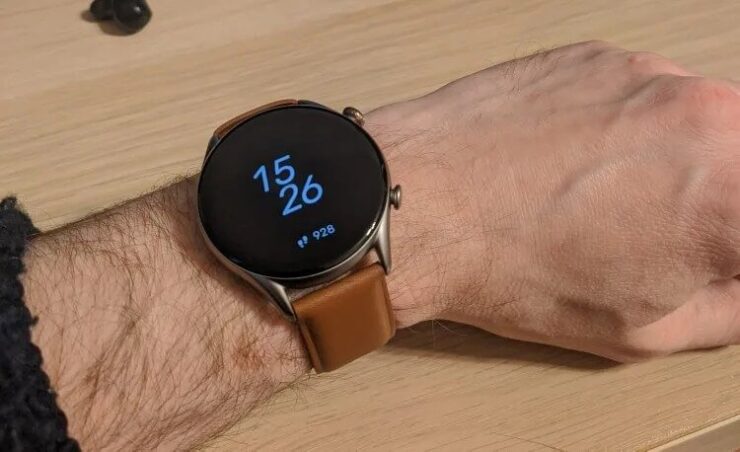 Круглые умные часы. Часы выглядят действительно стильно. Фото.