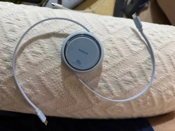 Раздвижной провод для зарядки. Такой кабель отлично подойдет для автомобиля. Фото.