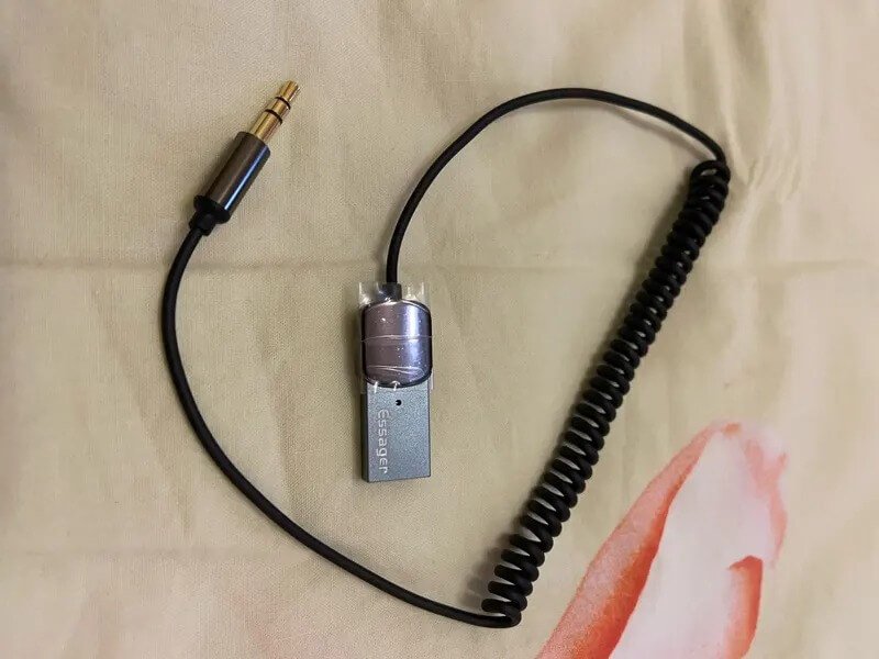 Bluetooth AUX адаптер. Небольшой гаджет, добавляющий Bluetooth хоть куда. Фото.