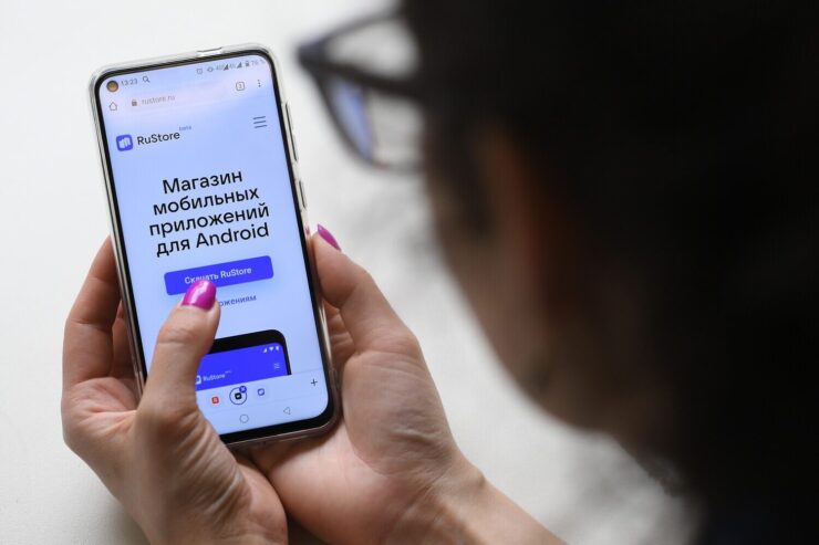 Google превратил Android в iOS, практически убив его главную фишку в России. Разработчики приложений для санкционных организаций могут не пройти проверку Google. Изображение: gazeta.ru. Google превратил Android в iOS, практически убив его главную фишку в России. Разработчики приложений для санкционных организаций могут не пройти проверку Google. Изображение: gazeta.ru. Фото.