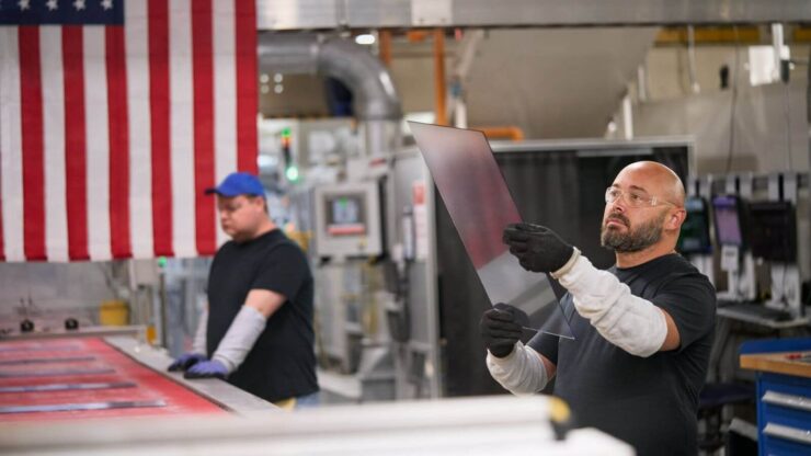 Производство защитных стекол для устройств Apple будет полностью перенесено в США. Изображение: macrumors.com. Фото.