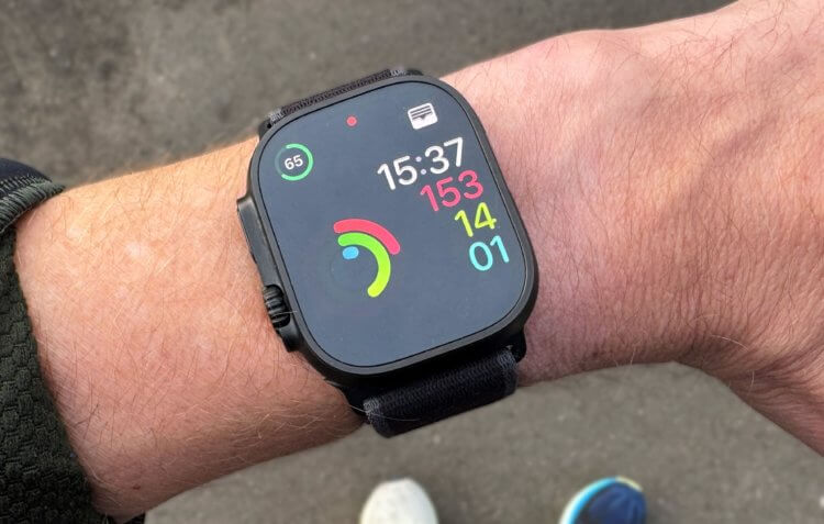 Почему Apple Watch Ultra 2 лучше для спорта, чем часы Samsung, Garmin даже для профи. Apple Watch Ultra 2 измеряют показатели точнее, чем устройства других компаний. Изображение: runnersworld.com. Почему Apple Watch Ultra 2 лучше для спорта, чем часы Samsung, Garmin даже для профи. Apple Watch Ultra 2 измеряют показатели точнее, чем устройства других компаний. Изображение: runnersworld.com. Фото.