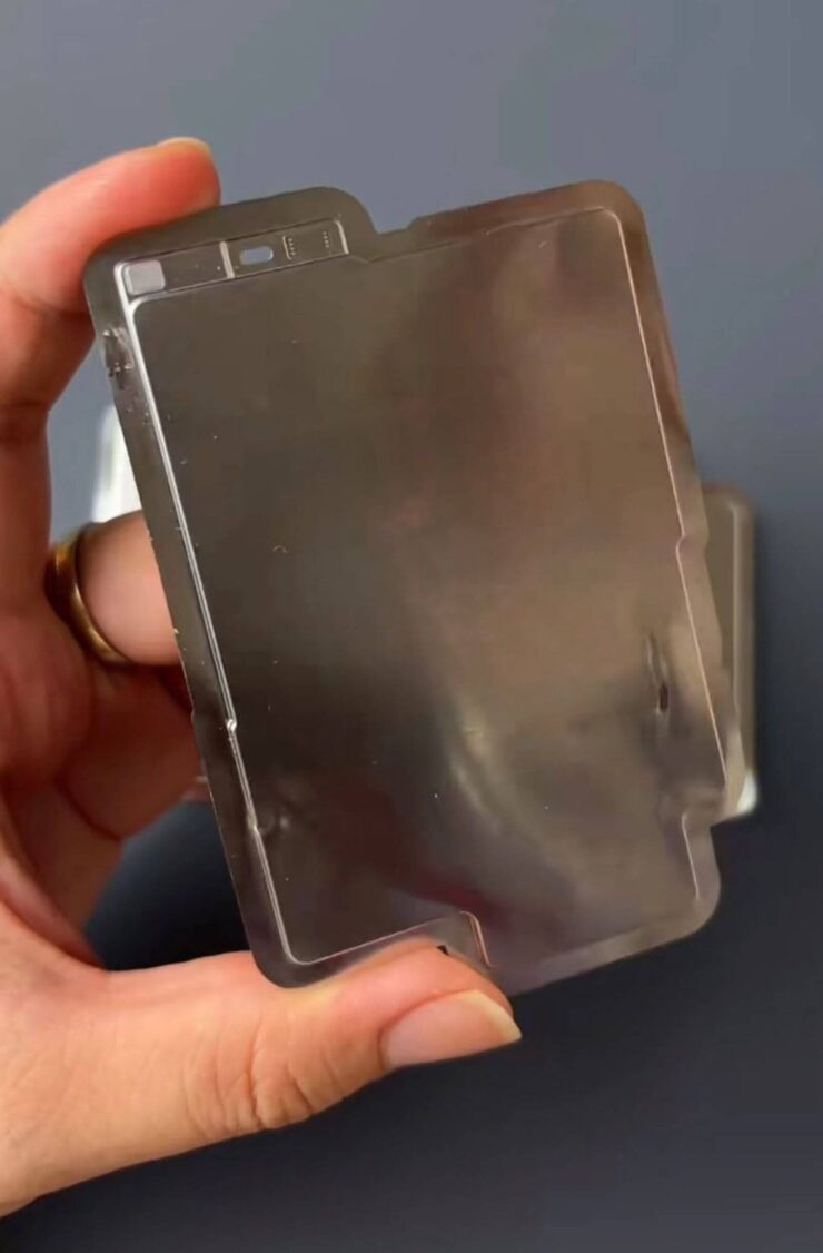 Сам аккумулятор будет выглядеть так. Изображение: macrumors.com. Фото.