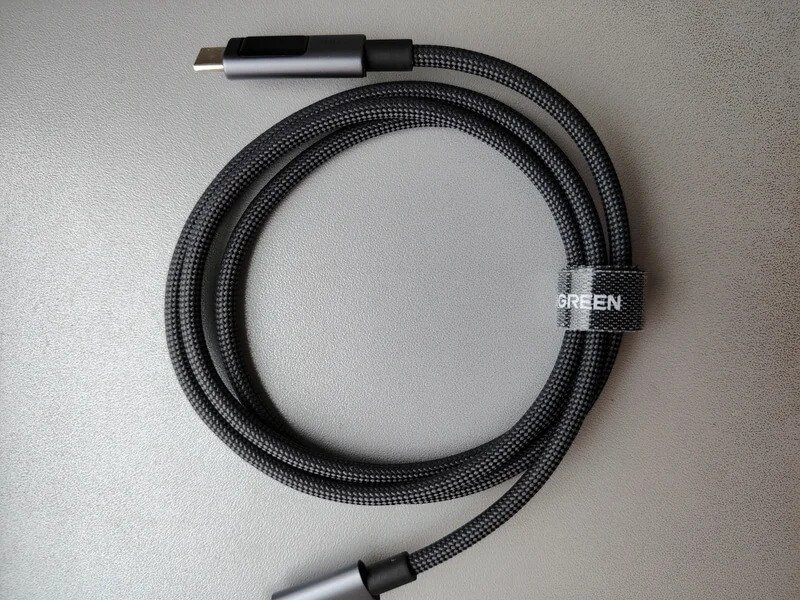 Провод для зарядки iPhone. Кабель надежный и прослужит долго. Фото.