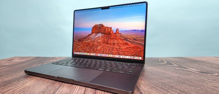 Стоит ли покупать MacBook Pro 14 M4. Версия с базовым M4 по внешнему виду не отличается от более дорогих моделей. Изображение: tomsguide.com. Стоит ли покупать MacBook Pro 14 M4. Версия с базовым M4 по внешнему виду не отличается от более дорогих моделей. Изображение: tomsguide.com. Фото.