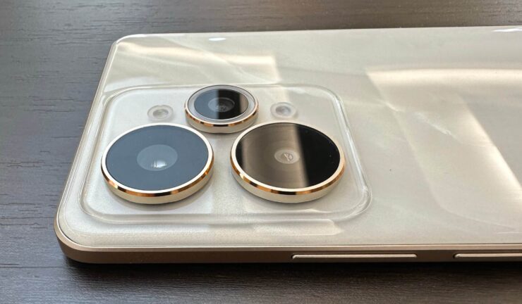 Характеристики realme 15 Pro. Камера в аппарате выглядит внушительно. Фото.