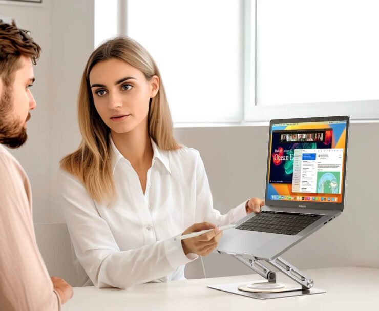 Какую подставку для ноутбука выбрать. Подставка позволяет вращать ноутбук, как вам удобно. Изображение: aliexpress.ru. Фото.