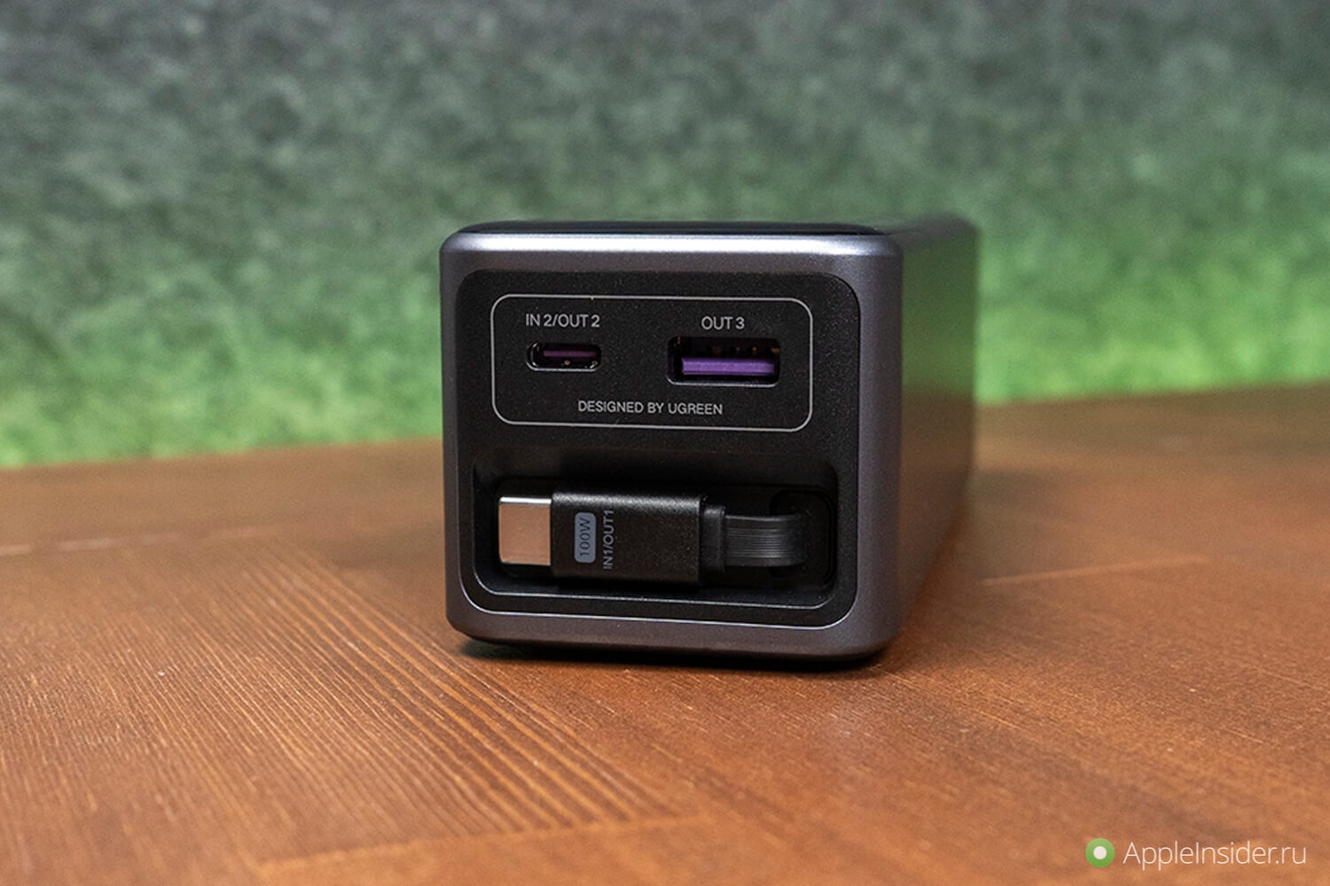 Power Bank с выдвижным кабелем на 165 Вт. Разъемов хватит для всего. Фото.