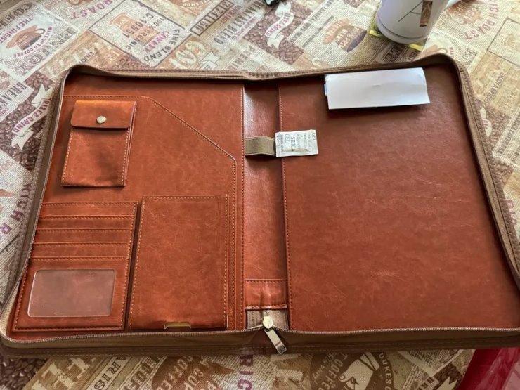Кожаная папка для документов. Выглядит куда солиднее рюкзака. Фото.
