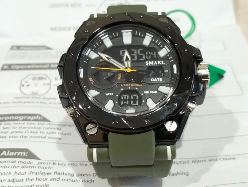 Стильные мужские часы. На выбор есть много разных цветов. Фото.