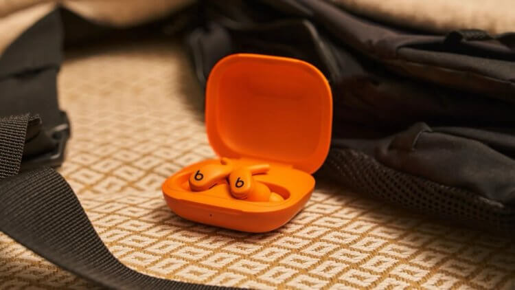 Apple показала новые Beats: наушники, которые выглядят интереснее, чем AirPods Pro 3. Фото.
