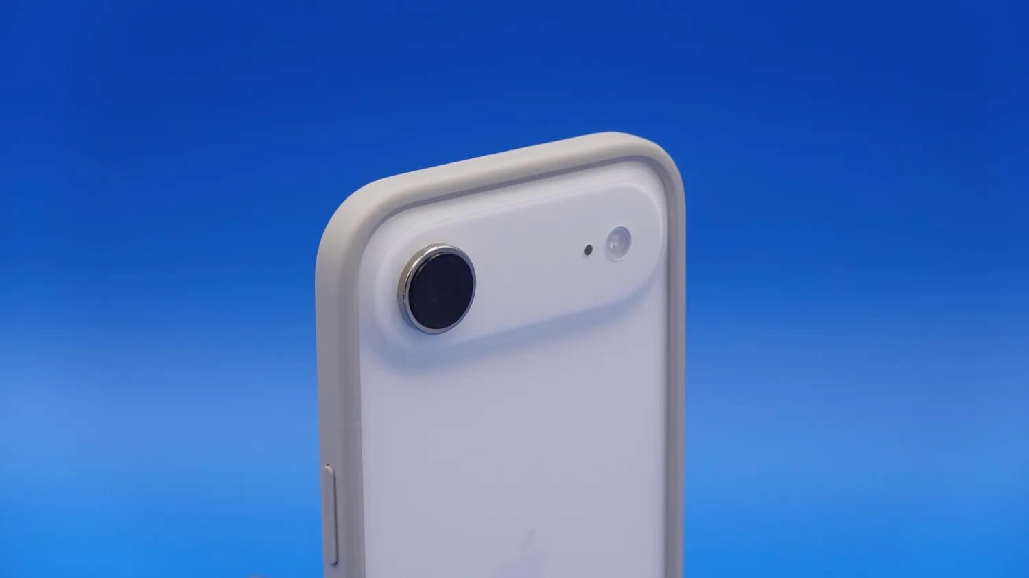 iPhone 17 рисуют черные квадраты на фото. Что не так с камерами новых флагманов? Не исключено, что и базовый iPhone 17 подвержен аналогичным проблемам. Изображение: 9to5mac.com. Фото.