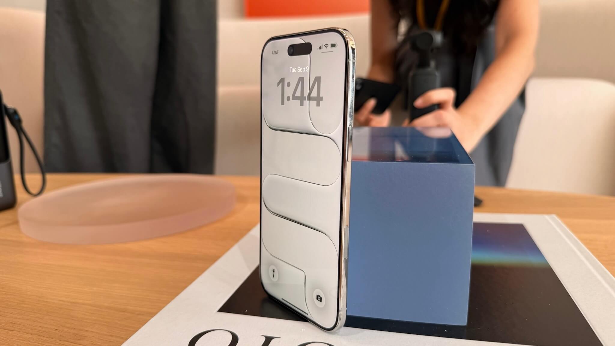 Реальные фото iPhone Air. По фото «магия» эйра не передается. Изображение: 9to5mac.com. Реальные фото iPhone Air. По фото «магия» эйра не передается. Изображение: 9to5mac.com. Фото.