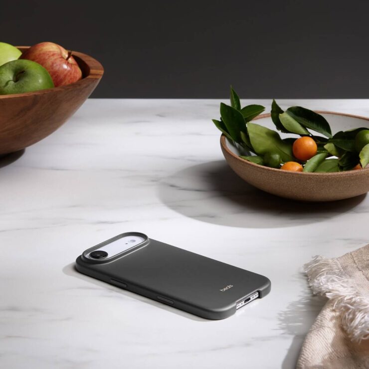 Толщина iPhone Air. В чехле, даже самом тонком, толщина iPhone Air становится незаметной. Изображение: beatsbydre.com. Фото.