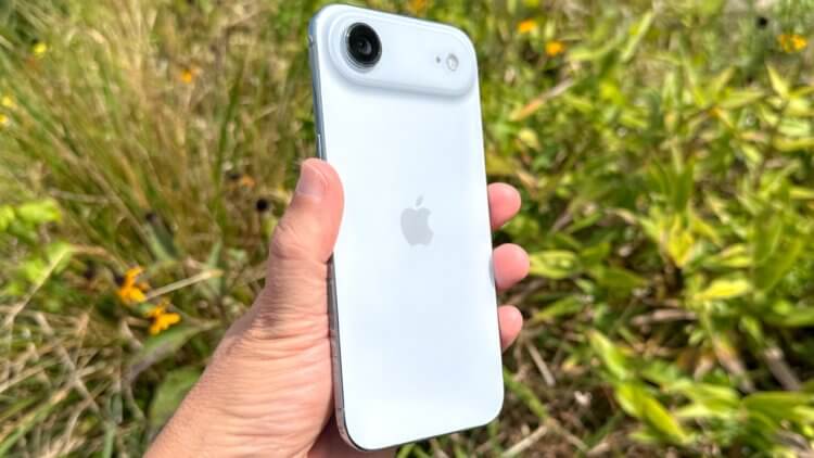 Стоит ли брать iPhone Air. Следует признать, выглядит смартфон стильно. Изображение: tomsguide.com. Фото.