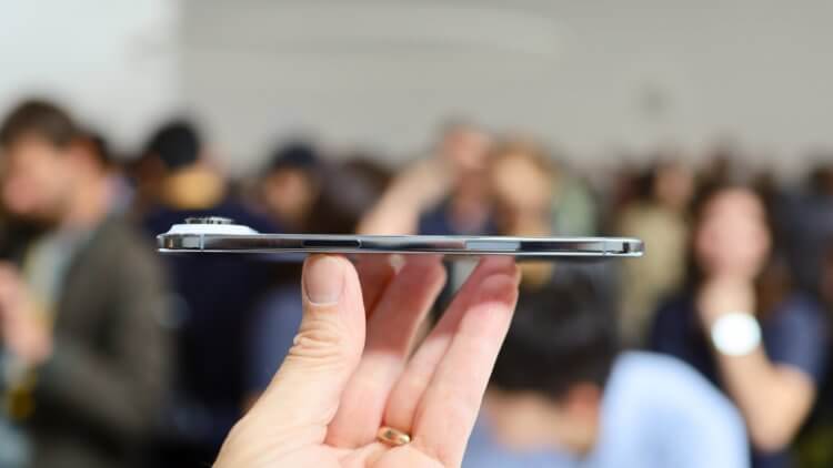 Стоит ли брать iPhone Air. Красивый, тонкий, мощный, но стоит ли его покупать? Разбираемся! Изображение: techradar.com. Фото.