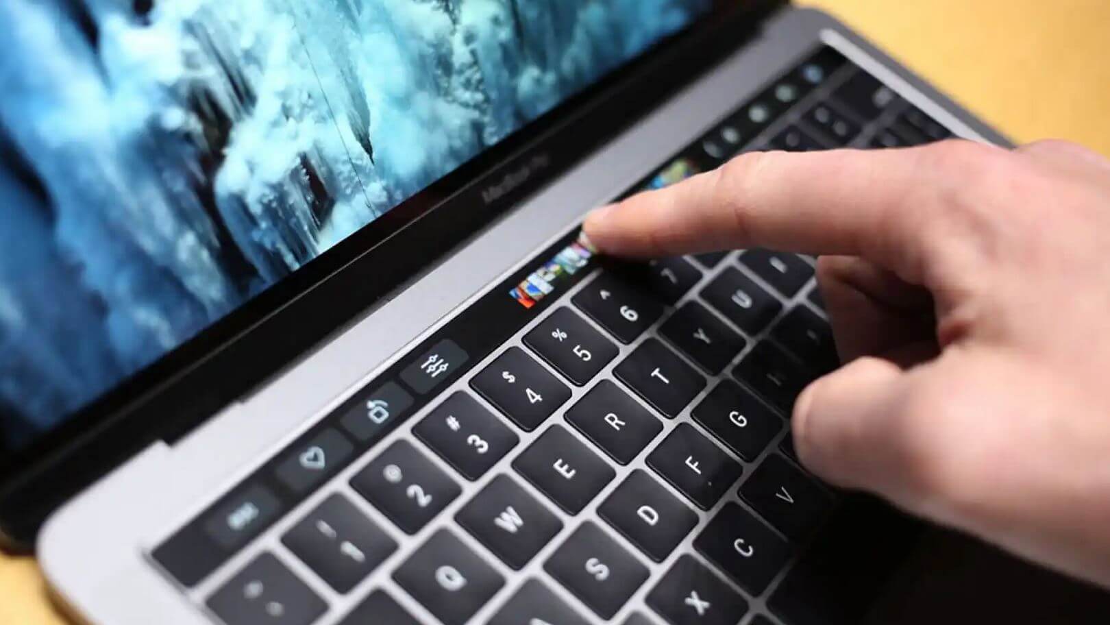 Когда Apple выпустит MacBook Pro с OLED и правда ли, что у него будет сенсорный экран. Пока Apple ограничивалась лишь выпуском Макбука с Touch Bar. Фото: enter.co. Фото.