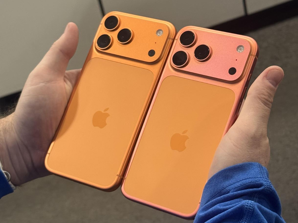 iPhone 17 Pro на глазах меняет цвет: у некоторых смартфонов резко выцветает корпус всего за месяц. У некоторых смартфоны теряют цвет лишь слегка. Фото: reddit. iPhone 17 Pro на глазах меняет цвет: у некоторых смартфонов резко выцветает корпус всего за месяц. У некоторых смартфоны теряют цвет лишь слегка. Фото: reddit. Фото.