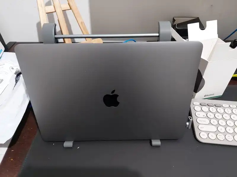 Подставка для ноутбука. Подставка надежная и удержит даже самый тяжелый ноут. Подставка для ноутбука. Подставка надежная и удержит даже самый тяжелый ноут. Фото.