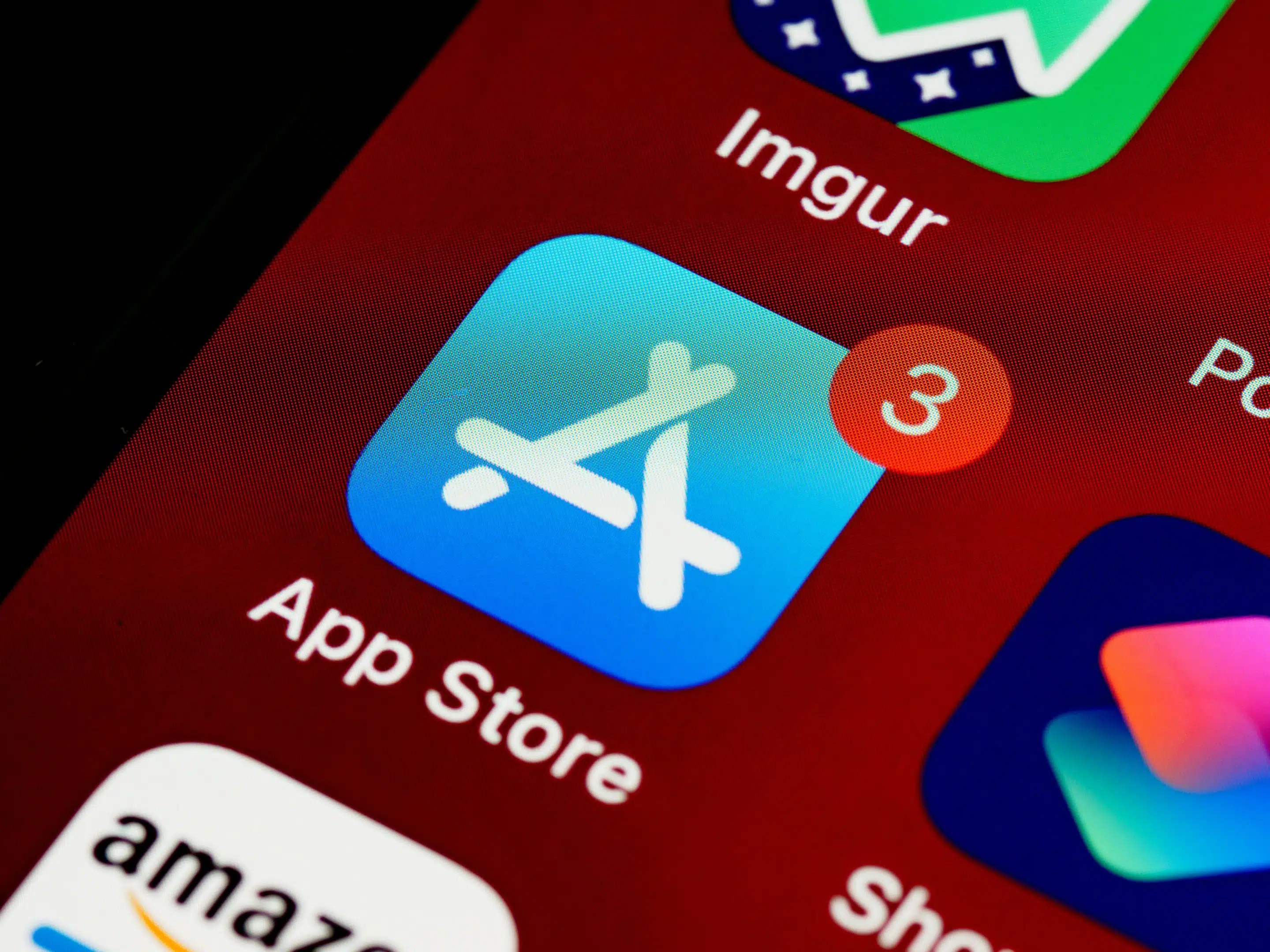 iPhone просит обновить способ оплаты и не открывает подписки в App Store. Что делать?