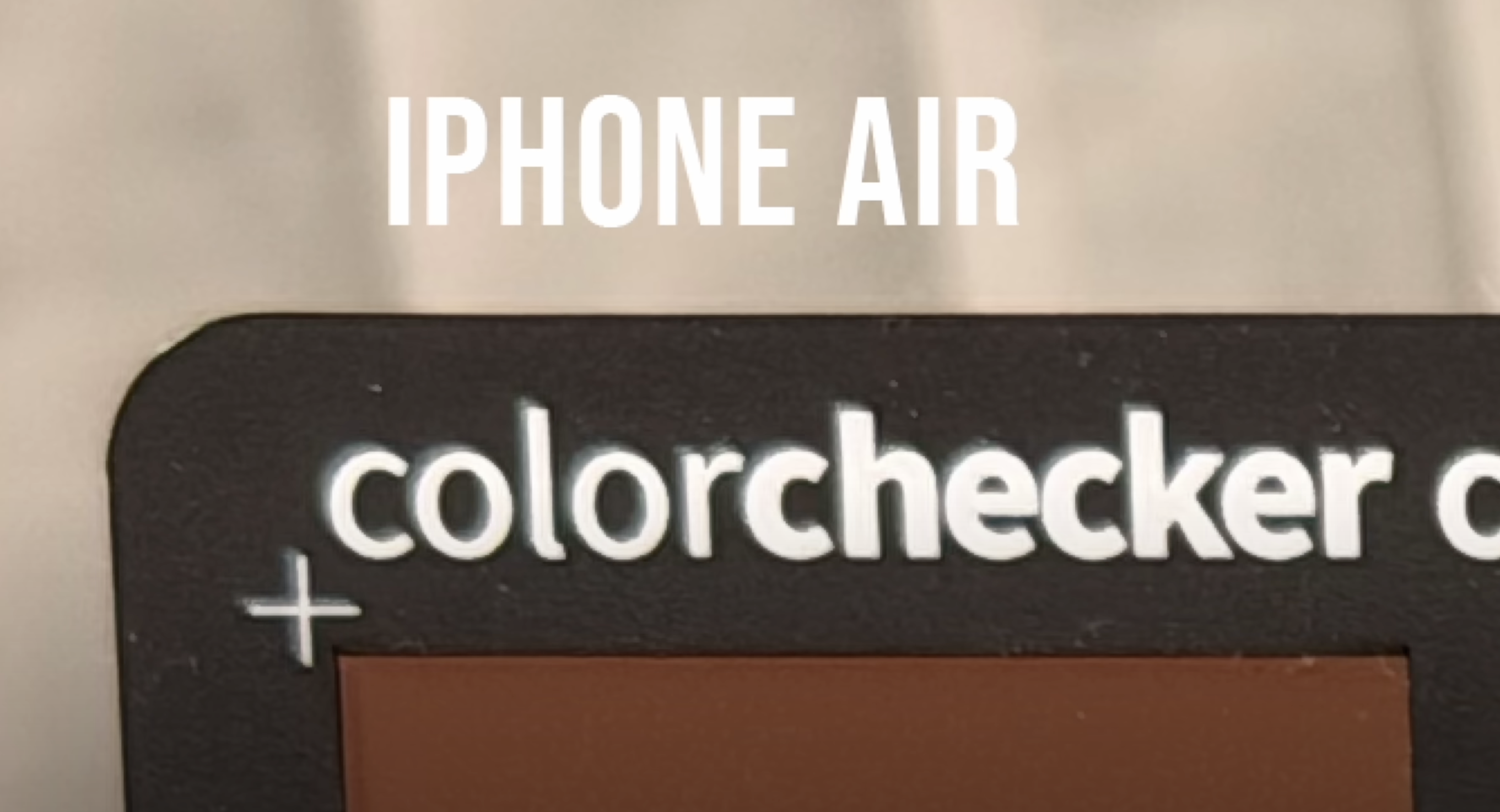Фотограф сравнил камеры iPhone Air и iPhone 17 Pro и рассказал, стоит ли переплачивать за топовый айфон. Текст на iPhone Air размывается по непонятной причине. Видимо, так работают алгоритмы обработки снимка в смартфоне. Изображение: YouTube. Фотограф сравнил камеры iPhone Air и iPhone 17 Pro и рассказал, стоит ли переплачивать за топовый айфон. Текст на iPhone Air размывается по непонятной причине. Видимо, так работают алгоритмы обработки снимка в смартфоне. Изображение: YouTube. Фото.