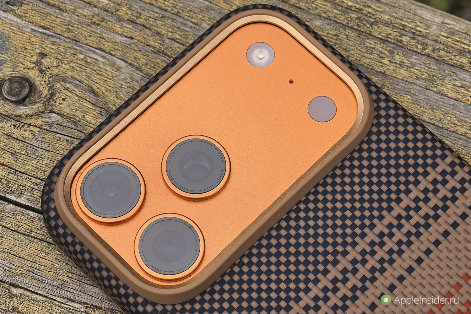 О чем надо знать перед покупкой iPhone 17 Pro Max. Алюминий царапается больше чем стекло и титан. Поэтому лучше его защитить, если вы чуть менее аккуратны чем библиотекарь. О чем надо знать перед покупкой iPhone 17 Pro Max. Алюминий царапается больше чем стекло и титан. Поэтому лучше его защитить, если вы чуть менее аккуратны чем библиотекарь. Фото.