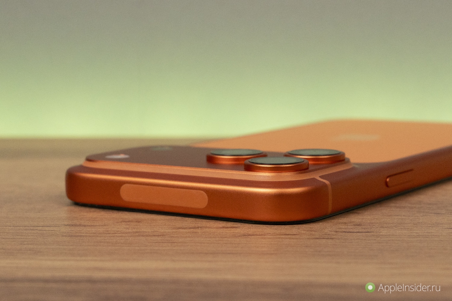 Надо ли покупать защитное стекло для iPhone. Это алюминий и без чехла он в любом случае будет царапаться. Надо ли покупать защитное стекло для iPhone. Это алюминий и без чехла он в любом случае будет царапаться. Фото.