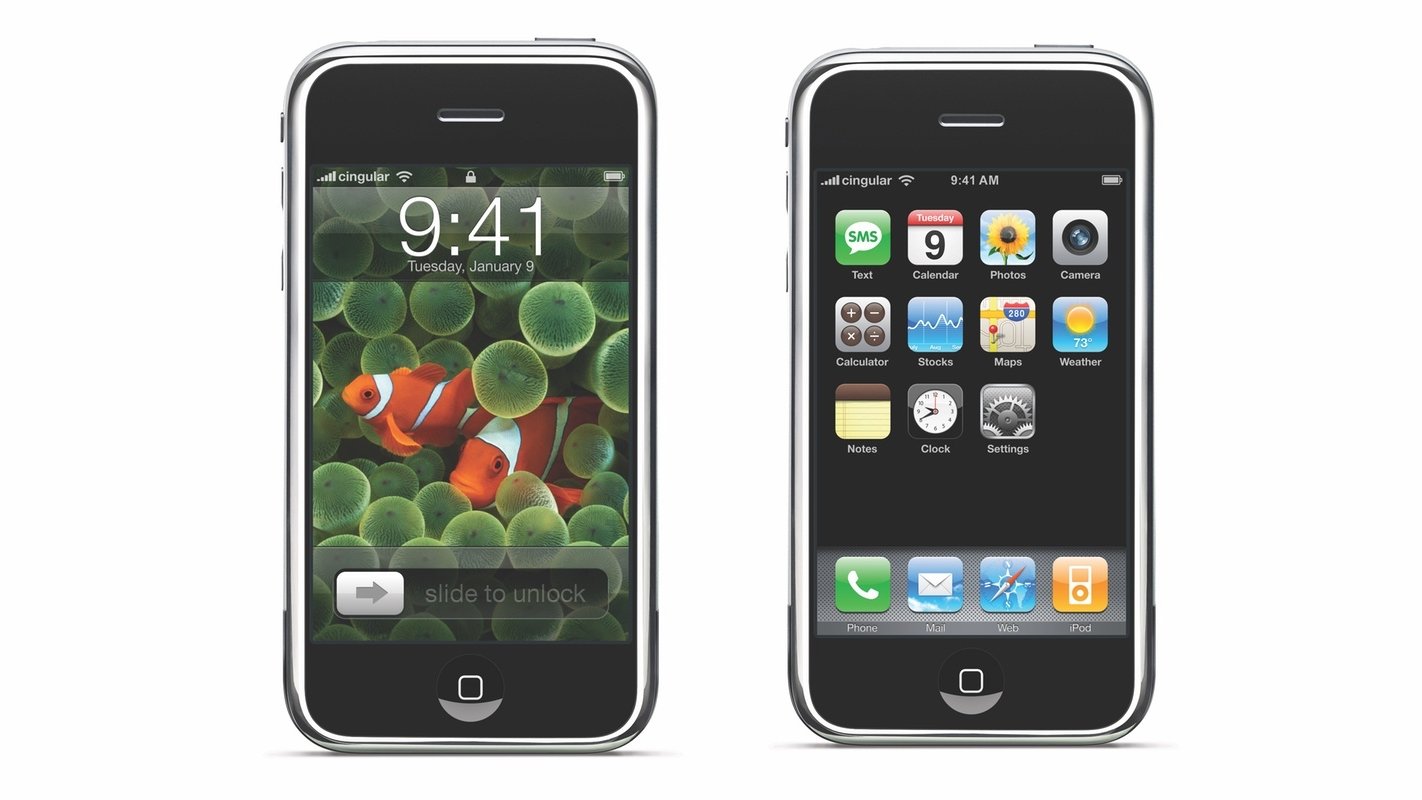 iOS 1 vs iOS 26. Первая iOS почти ничего не умела, но смогла покорить будущих фанатов своими обоями. Изображение: macstories.net. Фото.