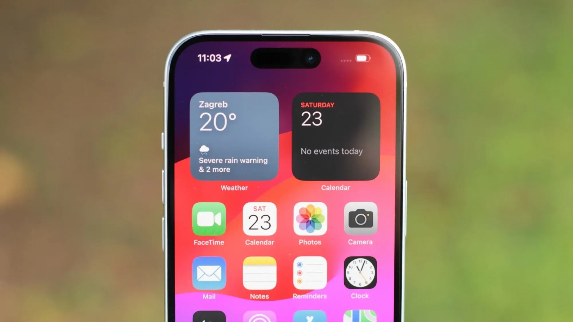 Главная причина не покупать iPhone 16e сейчас, а подождать iPhone 17e Главная причина не покупать iPhone 16e сейчас, а подождать iPhone 17e