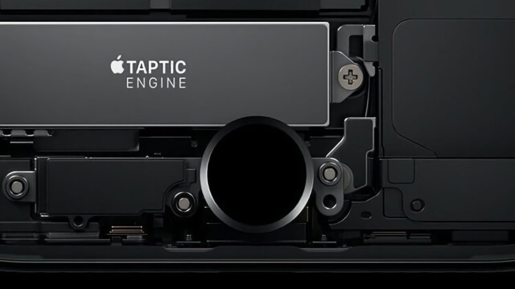 Зачем айфону твердотельные кнопки. Это iPhone 7, с которого началась эра Haptic Touch в айфонах. Изображение: Apple. Зачем айфону твердотельные кнопки. Это iPhone 7, с которого началась эра Haptic Touch в айфонах. Изображение: Apple. Фото.