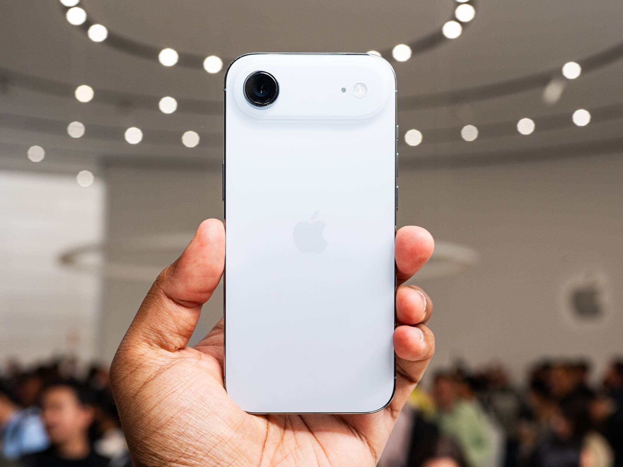 Вся правда об iPhone Air для реальной жизни: тянут ли батарейка и камера
