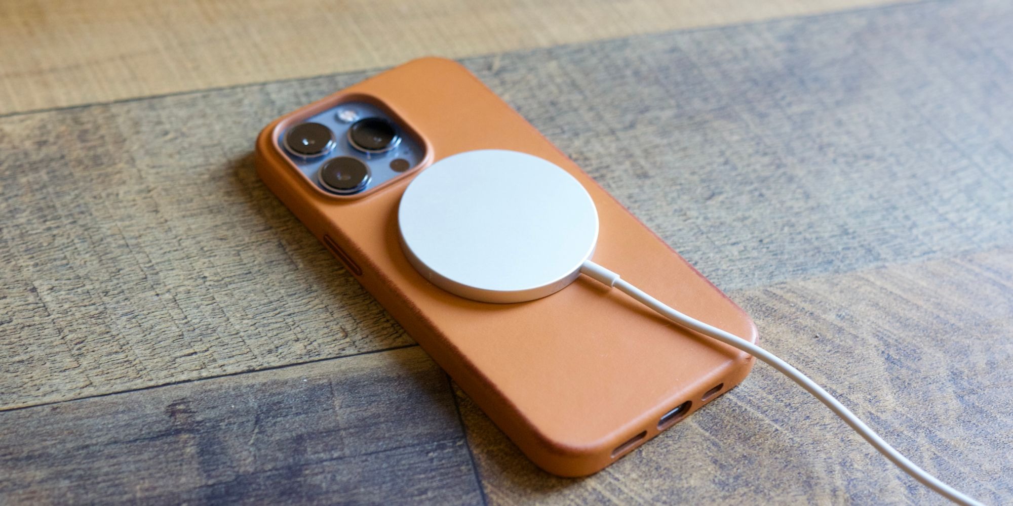 MagSafe-кошелек для iPhone. А вы пользуетесь MagSafe? Изображение: mnlavsolutions.com. MagSafe-кошелек для iPhone. А вы пользуетесь MagSafe? Изображение: mnlavsolutions.com. Фото.