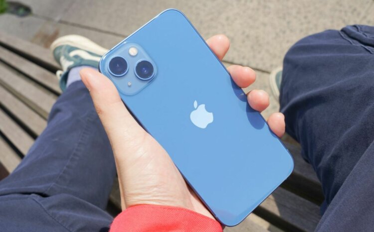 Почему iPhone 13 такой популярный и все его покупают даже в 2025 году. Фото.
