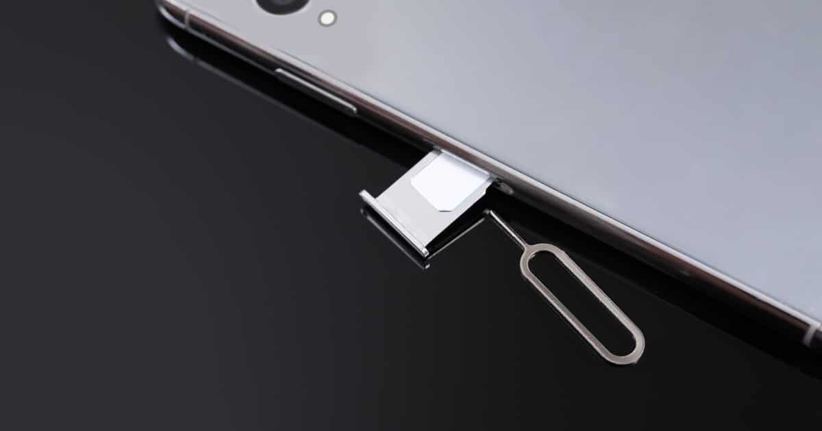 Что такое «жидкий металл» в iPhone. Такой простой, но технологичный продукт. Изображение: macobserver.com. Фото.