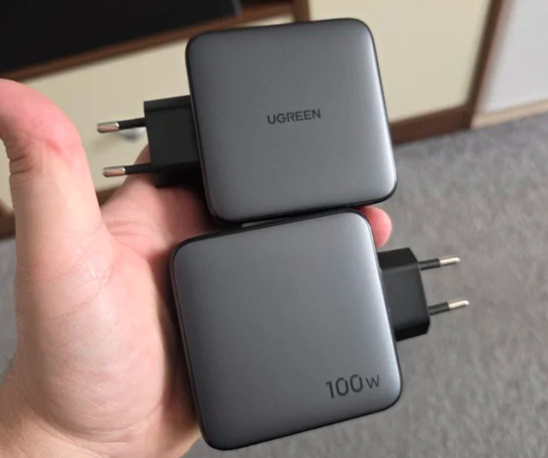 Мощное зарядное устройство UGREEN. Зарядка UGREEN пригодится всем, кто пользуется сразу несколькими гаджетами. Мощное зарядное устройство UGREEN. Зарядка UGREEN пригодится всем, кто пользуется сразу несколькими гаджетами. Фото.