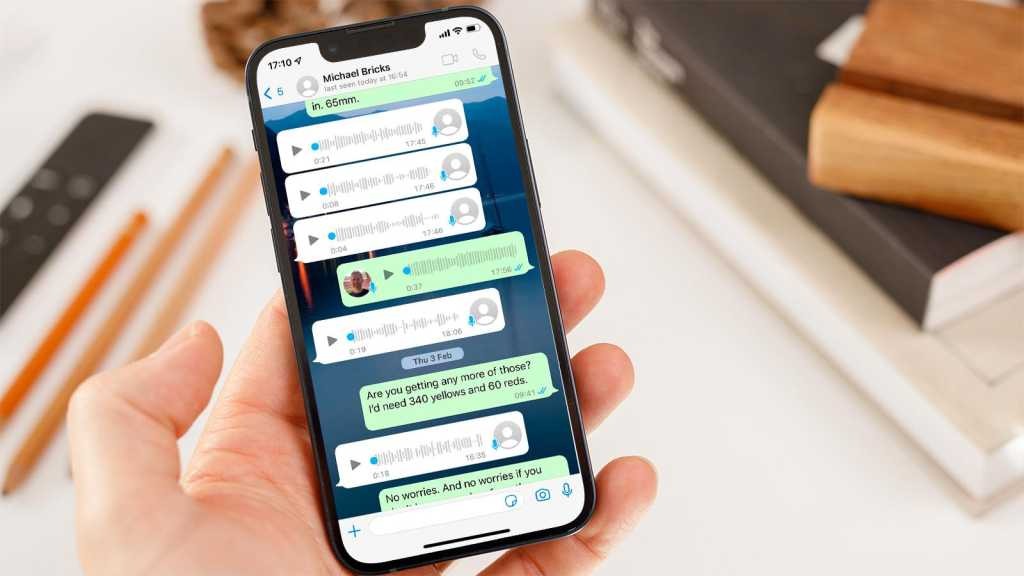 Как автоматически переводить голосовые сообщения в текст в WhatsApp на iPhone. Работать с голосовыми сообщениями станет значительно легче. Изображение: techadvisor.com. Как автоматически переводить голосовые сообщения в текст в WhatsApp на iPhone. Работать с голосовыми сообщениями станет значительно легче. Изображение: techadvisor.com. Фото.
