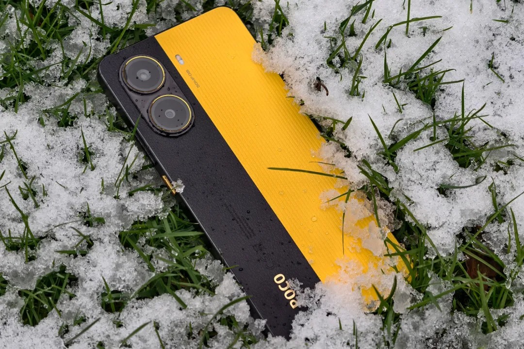 POCO X7 Pro — мощный телефон POCO. Фирменный желто-черный цвет — топ. Изображение: dgl.ru. POCO X7 Pro — мощный телефон POCO. Фирменный желто-черный цвет — топ. Изображение: dgl.ru. Фото.