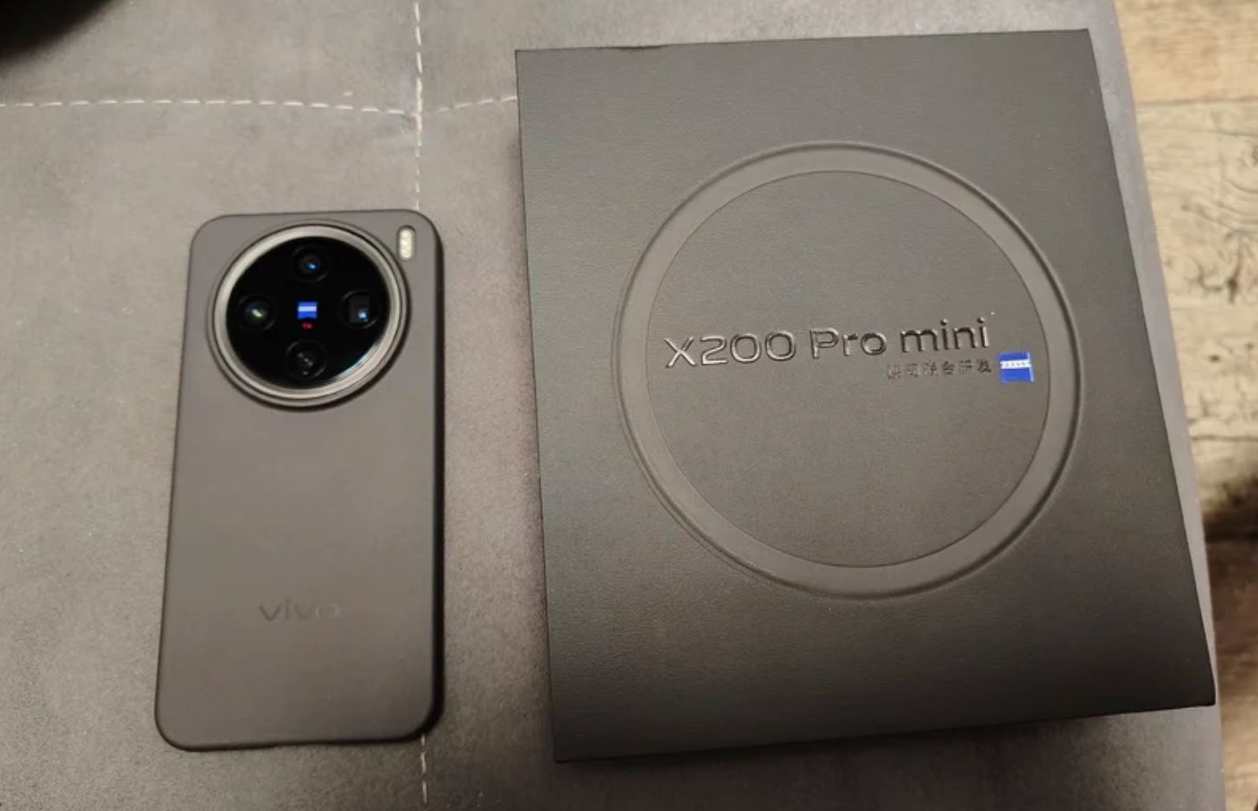 Смартфон на Андроид с отличной камерой в 2025. vivo X200 Pro mini по-прежнему актуален и теперь еще стал дешевле. Смартфон на Андроид с отличной камерой в 2025. vivo X200 Pro mini по-прежнему актуален и теперь еще стал дешевле. Фото.