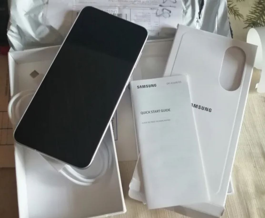 Какой смартфон Samsung купить недорого. Galaxy A56 — один из самых популярных смартфонов на рынке. А теперь еще и со скидкой! Фото.