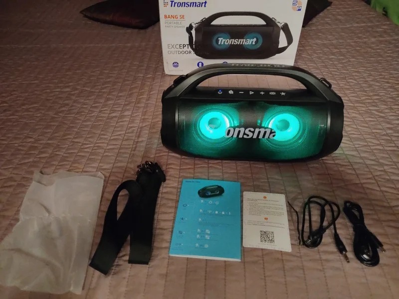 Беспроводная колонка Bluetooth. Такая колонка легко раскачает вашу вечеринку. Беспроводная колонка Bluetooth. Такая колонка легко раскачает вашу вечеринку. Фото.