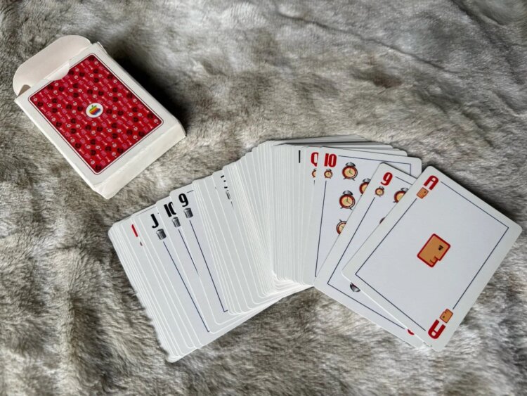 Купить игральные карты с Mac OS 7 — легко. Атласные карты в фирменном «яблочном» стиле. Изображение: 9to5mac.com. Купить игральные карты с Mac OS 7 — легко. Атласные карты в фирменном «яблочном» стиле. Изображение: 9to5mac.com. Фото.