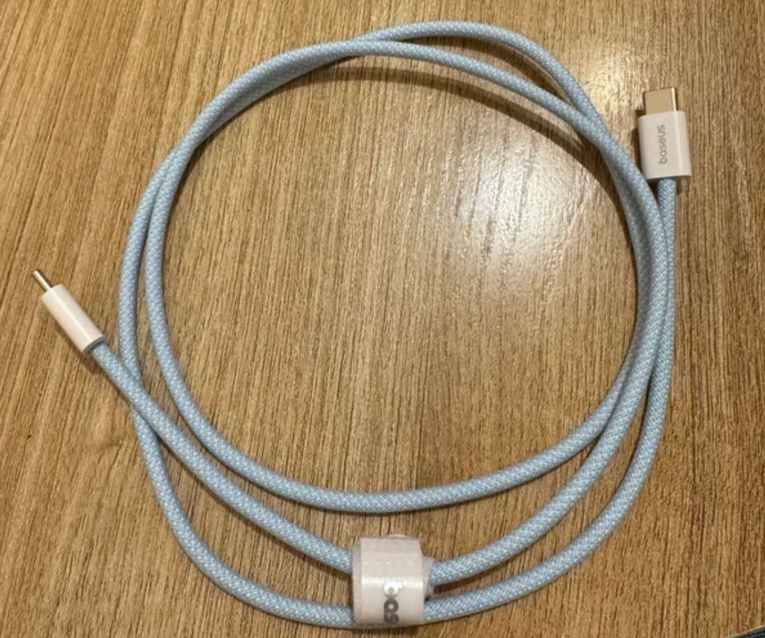 Кабель USB-C как у Айфона. Зарядка Baseus — почти как у Apple. А стоит дешевле. Фото.